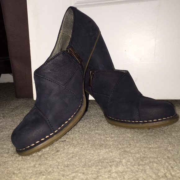 El naturalists suede women's heels