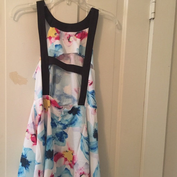 Fun and flirty party dress ;) - Picture 2 of 2