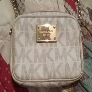 MK PURSE/ TRADED W/ Kae034