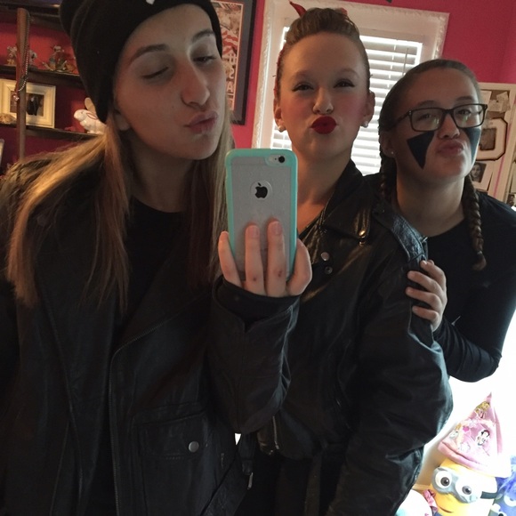 Meet your Posher, Logan - Picture 3 of 4