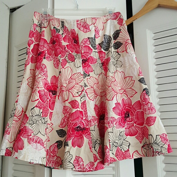 Light Knee-length New York and Company skirt