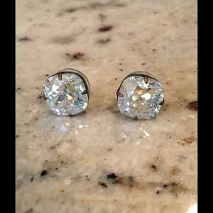 Oversized crystal studs! 😍