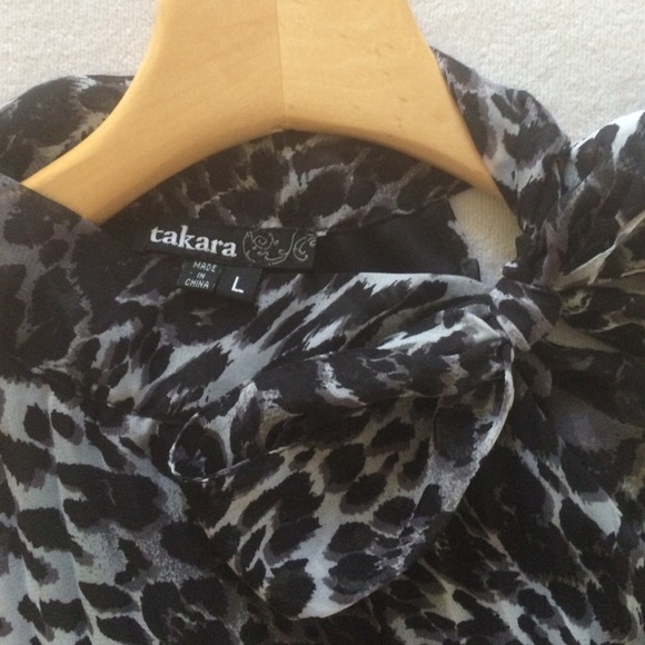 Cheetah leopard print sleeveless shirt by Takara - Picture 2 of 3