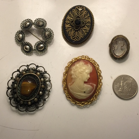 Vintage style brooch