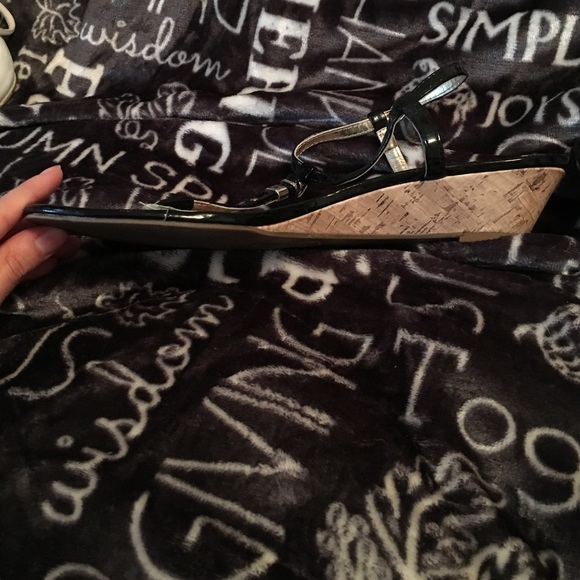 Sandles - Picture 3 of 4