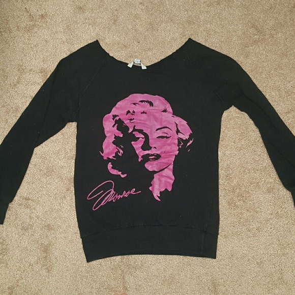 Marilyn Monroe sweater (discount shipping )