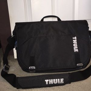 Thule messenger bag.  Brand new!