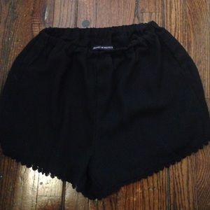 BRANDY FLOWY SHORTS