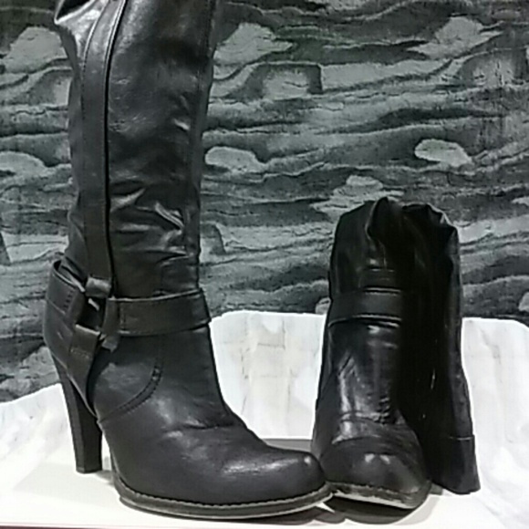 Boots - Picture 3 of 4