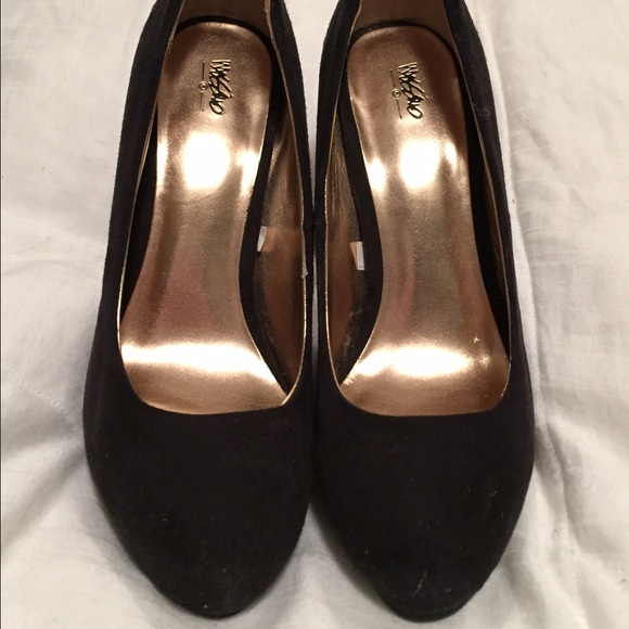 Never used. Black suede heels