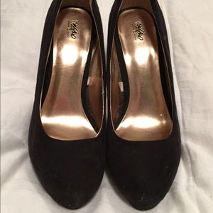 Never used. Black suede heels
