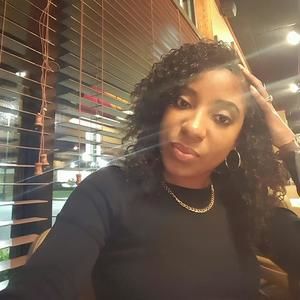 Meet your Posher, Dominique