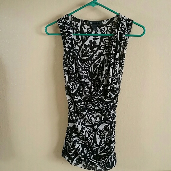 Sleeveless dress shirt