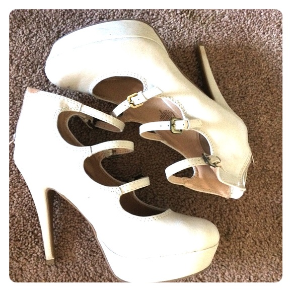 Mary Jane-inspired platform heels
