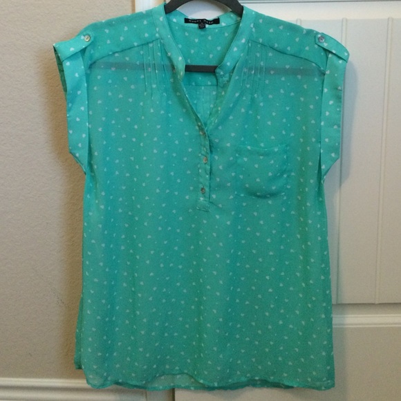Button sleeved dressy top