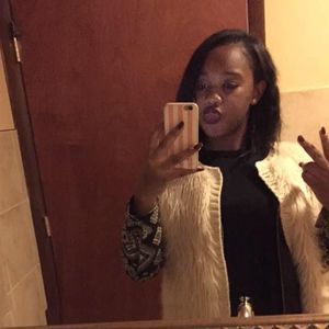 Meet your Posher, Malika