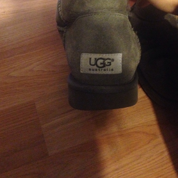 Grey button uggs - Picture 2 of 3
