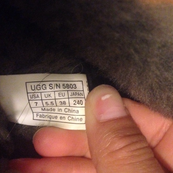 Grey button uggs - Picture 3 of 3