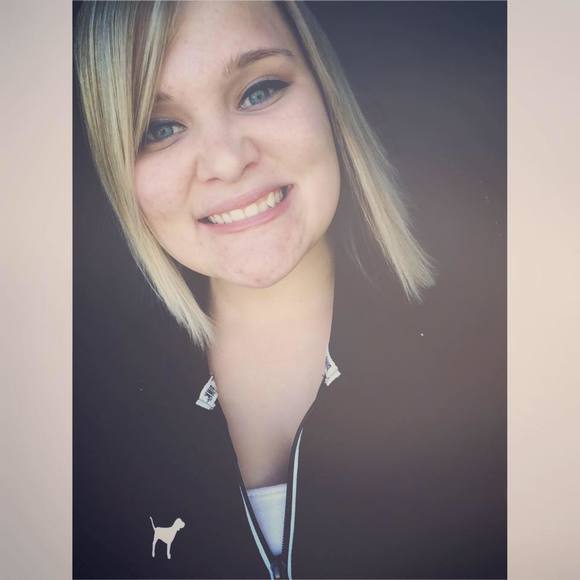 Meet your Posher, Jenna - Picture 1 of 1