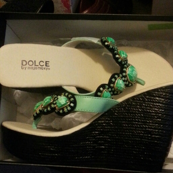 Beautiful Shoes brand new (Accepting Offers)