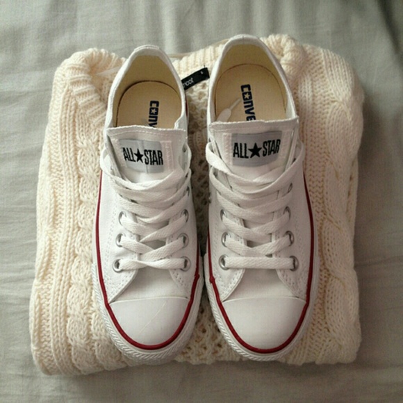 White converse (low top)