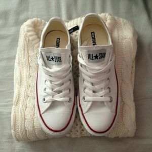 White converse (low top)