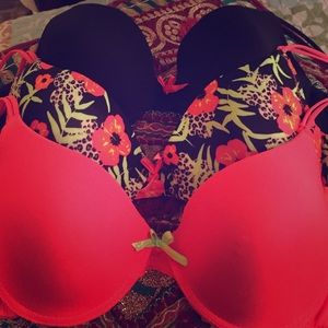 NEED TO GO !! Set of 3 size 36b bras.