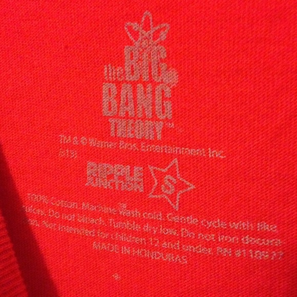 *SOLD IN BUNDLE* Big Bang Theory “Bazinga” Tee - Picture 4 of 4