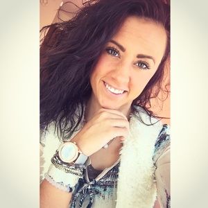 Meet your Posher, Holly