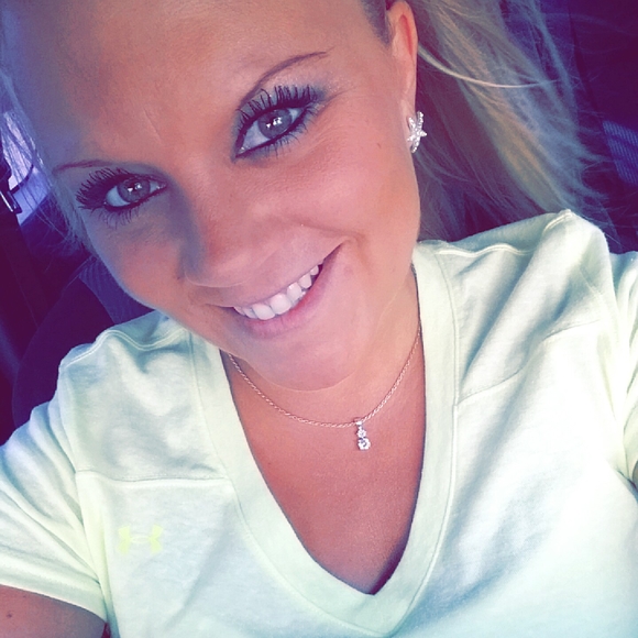 Meet your Posher, Jennifer - Picture 1 of 1