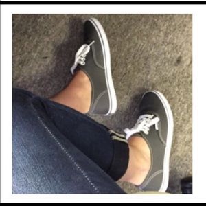 Gray vans size:8