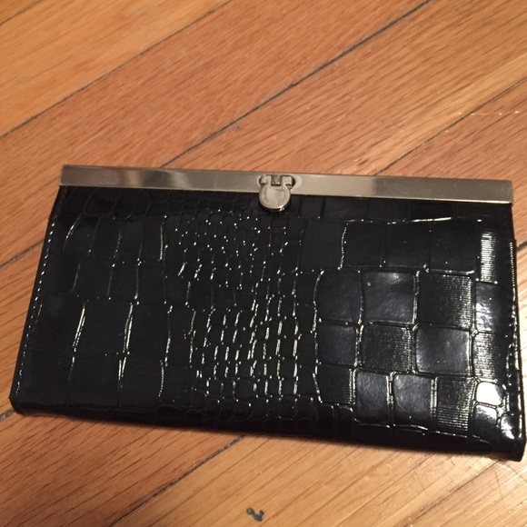 Black clutch