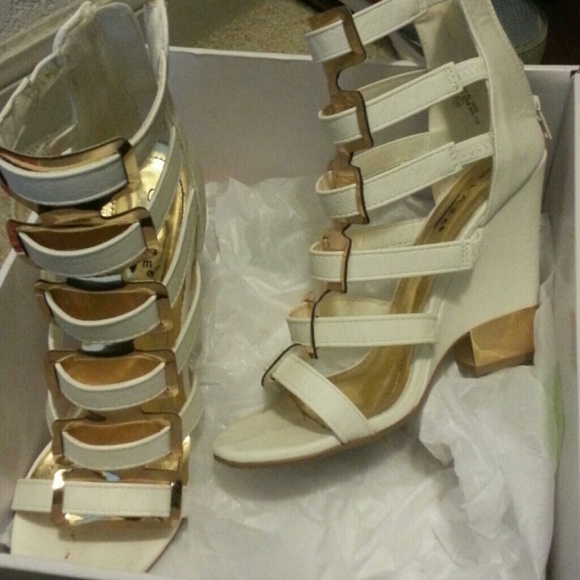 Beautiful cream shoes used 1 time