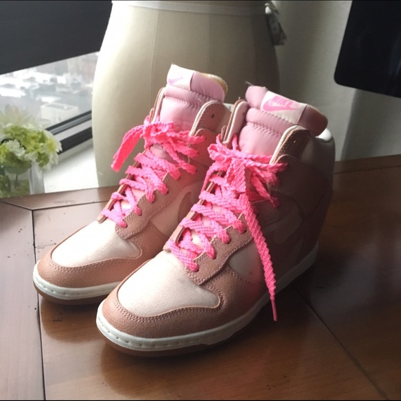 Pink Nike Air Max Wedges - Picture 2 of 4