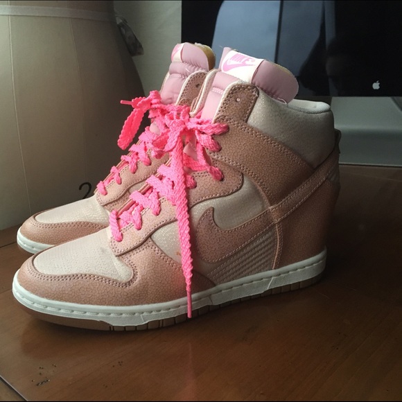 Pink Nike Air Max Wedges - Picture 3 of 4