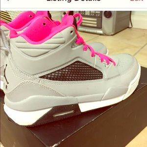 GIRLS JORDANS SIZE 7 WORN ONCE GREAT Xmas gift