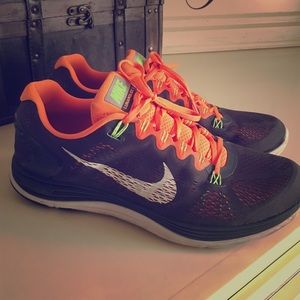 NIKE lunarglide 5 tennis shoes!