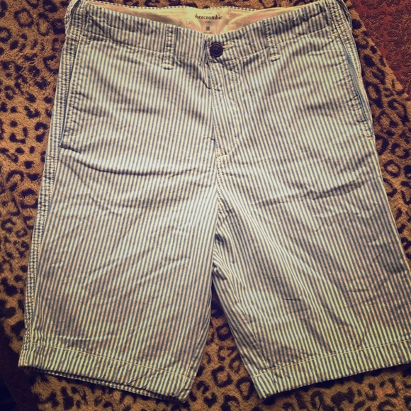 Kids Abercrombie pin striped shorts!