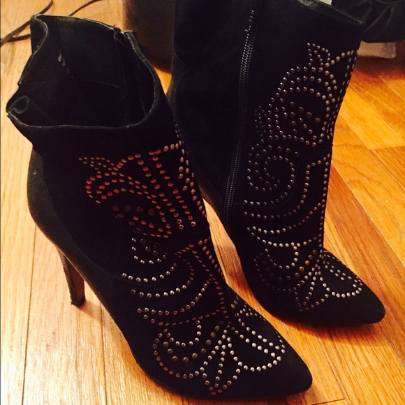 Chic Embelished Booties - Picture 3 of 4