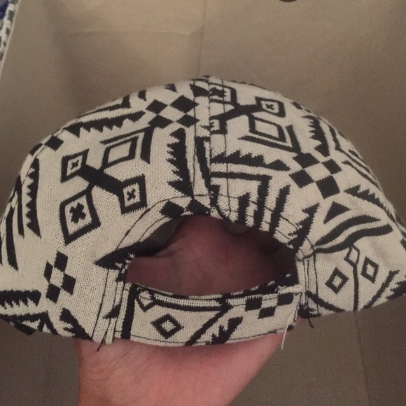 Printed cap - Picture 2 of 2