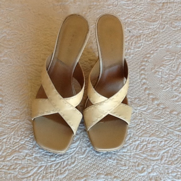 Tahari bone colored sandals size 9.5