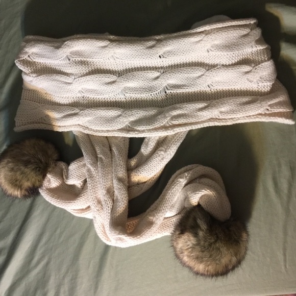 Knitted scarf