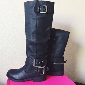 Black boots with buckle detailing!