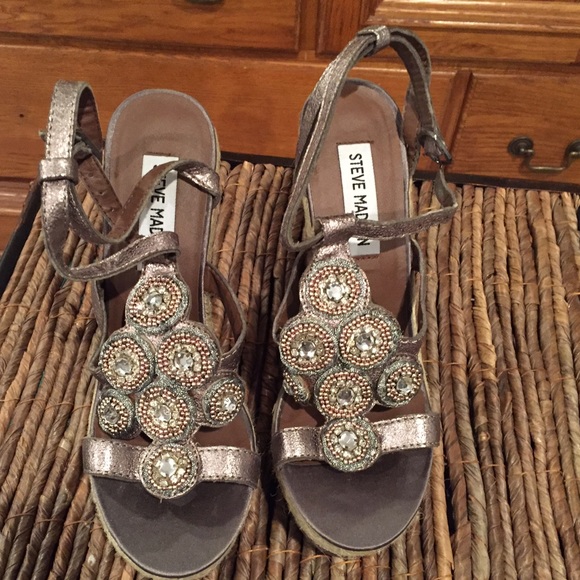 Steve Madden Shoes - Steve Madden pewter wedges