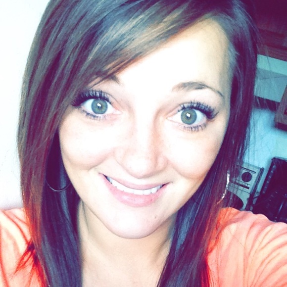 Meet your Posher, Tiffany - Picture 2 of 3