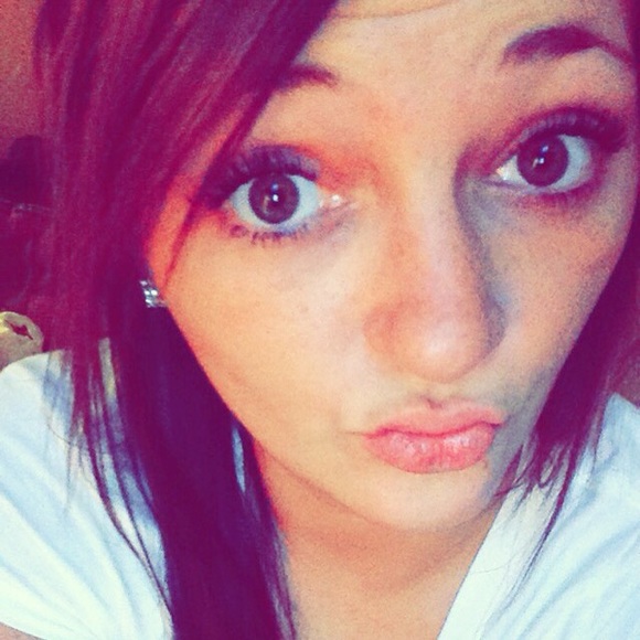 Meet your Posher, Tiffany - Picture 3 of 3