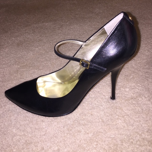 Guess black pumps. Size 10. Barely worn
