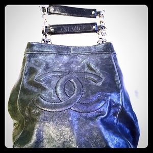 Chanel caviar leather shoulder bag