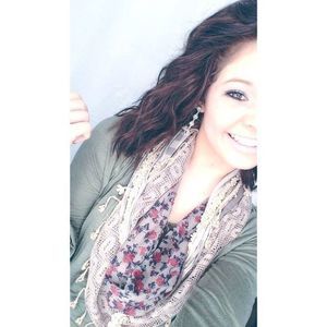 Meet your Posher, Alexus