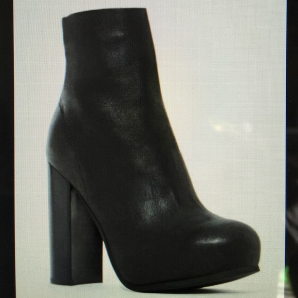 Brand new Jeffrey Campbell "Puget" in Black